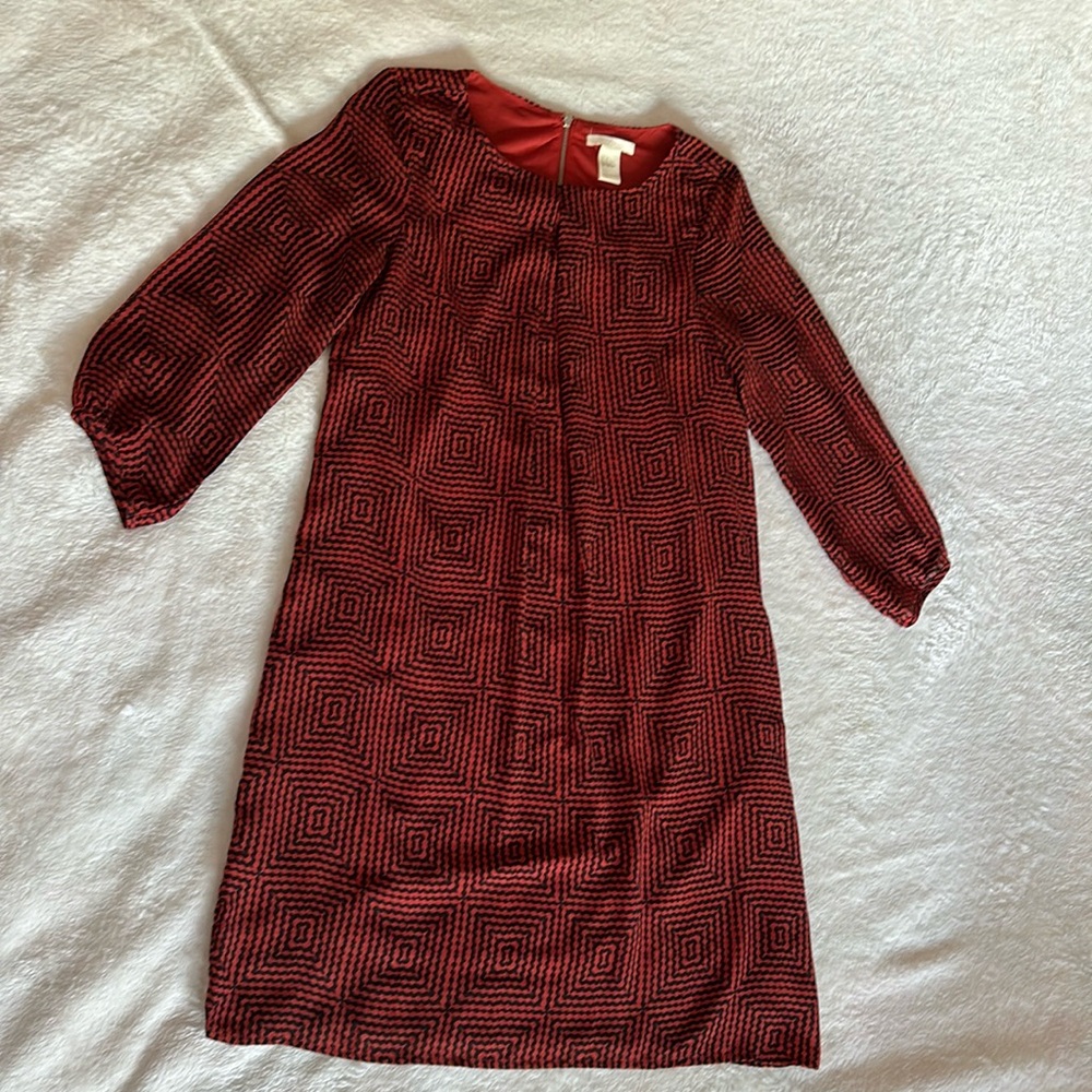 H&M Dress with 3/4 sleeves and front pleats in black and rust Geometric Design